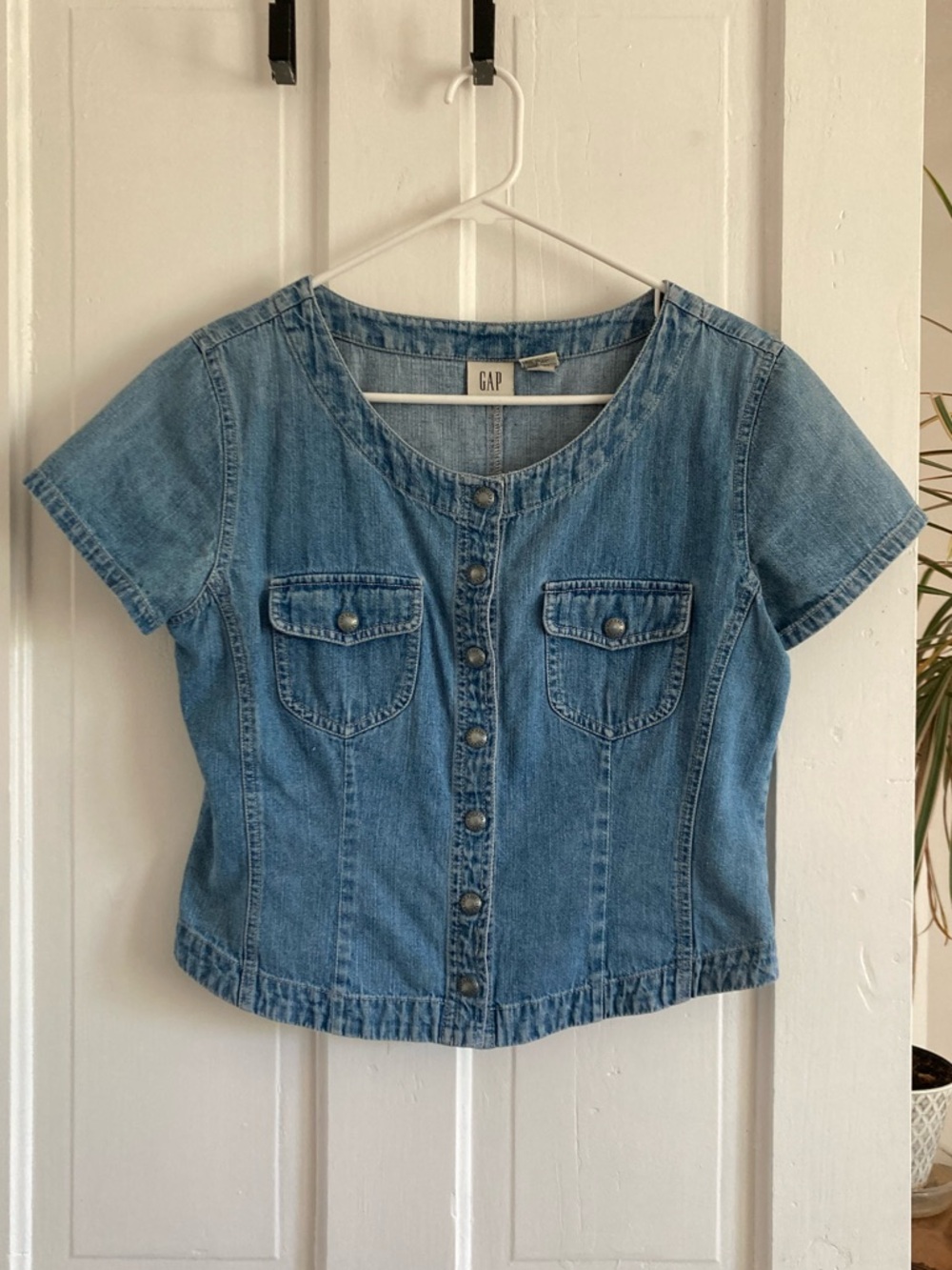 GAP Vintage Medium Blue Denim Button-Front Crop Short-Sleeve Shirt
